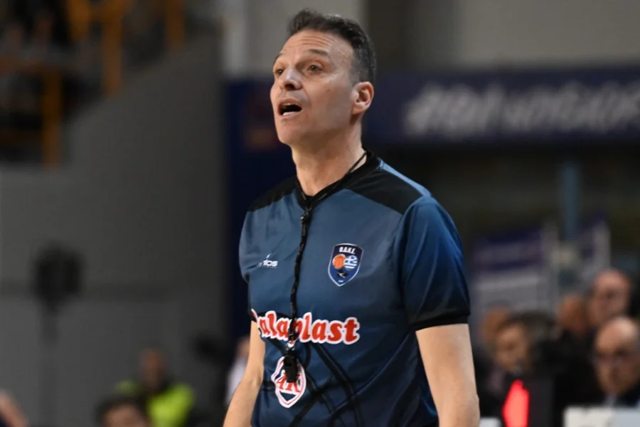 Προφυλακιστέος ο πρώην διαιτητής Παπαπέτρου για τα στημένα στο μπάσκετ – Τι ισχυρίστηκε για τις 820.000 ευρώ που βρέθηκαν στο σπίτι του