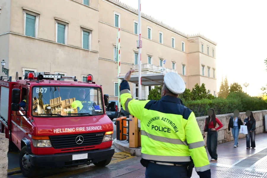 Λήξη συναγερμού στη Βουλή μετά το τηλεφώνημα για βόμβα