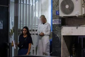 Υπόθεση Μαζωνάκη: «Μίλησαν» τα κινητά της γιατρού και των εργαζομένων – Τι αναζητούν οι Αρχές στο τηλέφωνο του τραγουδιστή