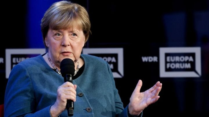 Άνγκελα Μέρκελ: «Ταυτίστηκα με τον Κλοπ για τη σημαία, θα ήθελα να έχω προπονητή τον Κομπανί»