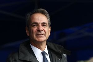 Ο Κυριάκος, οι μεγάλες…κουζίνες, τα ψιλικατζίδικα και η «εθνική σπεσιαλιτέ!» Από την Ομόνοια… στα Κέιμαν, μια τυρόπιτα δρόμος! Στο Μαξίμου…ούτε είδαν, ούτε ξέρουν το Λιόλιο! Τα προοδευτικά κόμματα επιμένουν να συζητούν με τους…καθρέπτες τους…