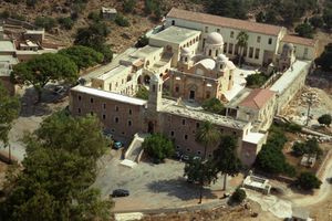 Στο επίκεντρο και πάλι η Ιερά Μονή Αγίας Τριάδας στο Ακρωτήρι