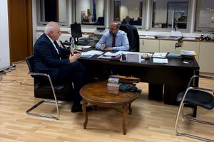 Επί τάπητος το θέμα της ακτογραμμής Καστρίου-Κερατόκαμπου και των καταστημάτων της περιοχής