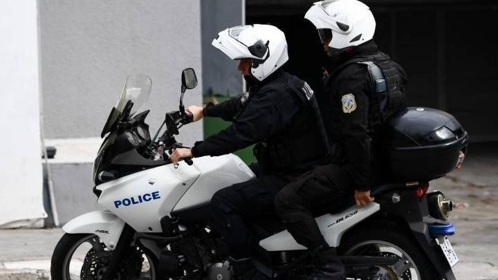 Συνελήφθη 17χρονος που χτύπησε έγκυο στην κοιλιά και τη λήστεψε