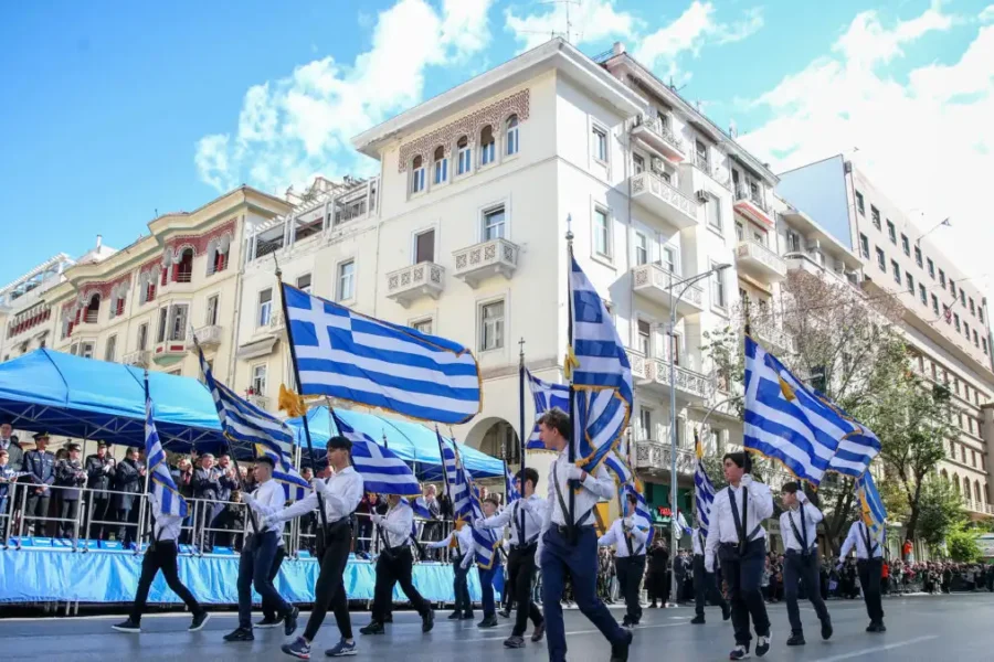 28η Οκτωβρίου: Με παλμό και περηφάνεια η μαθητική παρέλαση στη Θεσσαλονίκη για την επέτειο του «ΟΧΙ»