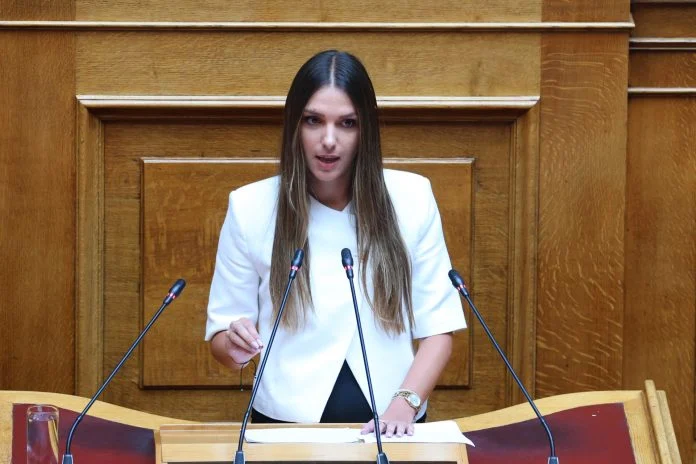 Προς ΠΑΣΟΚ η Μυρτώ Κοροβέση – Συνάντηση με Ανδρουλάκη
