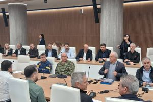 Ευρεία σύσκεψη στην Περιφέρεια Κρήτης για την αποκατάσταση των ζημιών από τις φυσικές καταστροφές (pics & vid)