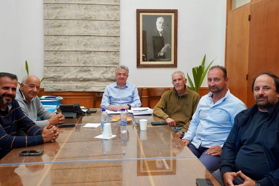Συνάντηση Περιφερειάρχη με τον Πρόεδρο της Ομοσπονδίας Επαγγελματιών, Βιοτεχνών και Εμπόρων Λασιθίου και το Σύλλογο Ηλεκτρολόγων