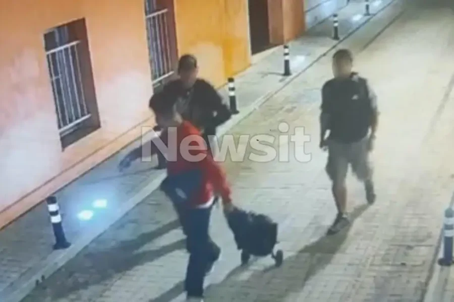 Tραγωδία στην Πλάκα: Πως η ηλικιωμένη που σκοτώθηκε από την έκρηξη έσωσε τα παιδιά στο σχολικό για μισό δευτερόλεπτο