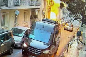 Φονική έκρηξη στην Πλάκα με 6 νεκρούς – Την προκάλεσαν κλέφτες χαλκού, μαθητές σε σχολικό σώθηκαν για δευτερόλεπτα