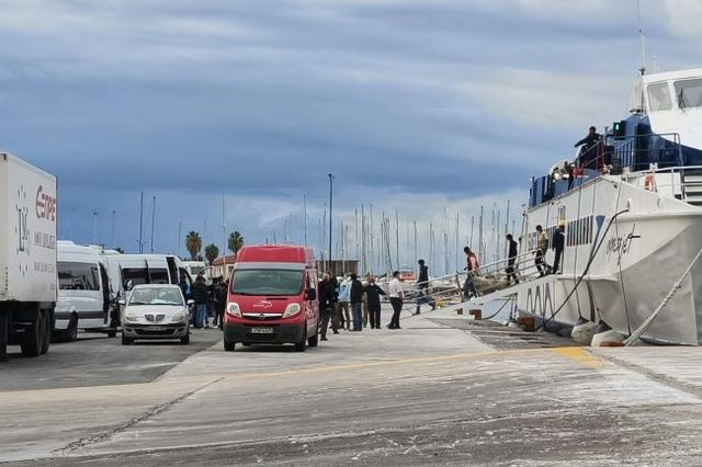 Την Κυριακή η μεταφορά 421 μεταναστών από την Κρήτη στη Σάμο