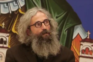 Άρης Σερβετάλης: «Αν ερχόταν ο Χριστός, θα του έλεγα να με πάρει μαζί του στη βασιλεία του Θεού»