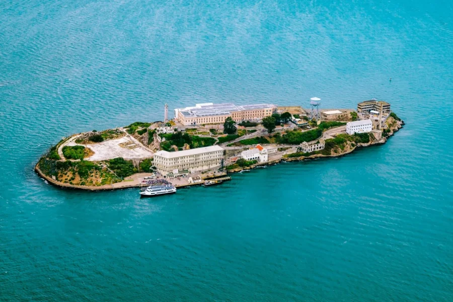 Τι είναι ο «σκοτεινός τουρισμός»; Γιατί επισκέπτονται μέρη με τραγικό παρελθόν