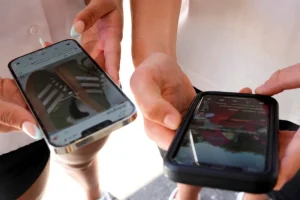 Βουλή: Κατατέθηκε το νομοσχέδιο για τα social media – Ποιους αφορά η απαγόρευση