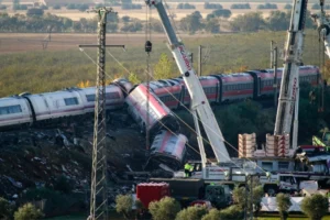 Ισπανία: Τριήμερο πένθος και απεργία μηχανοδηγών για την τραγωδία με τους 69 νεκρούς