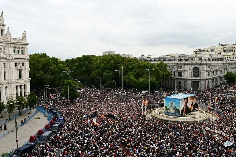 Μεγάλες διαδηλώσεις στην Ισπανία για το στεγαστικό: Πλαστικές σφαίρες και δακρυγόνα από αστυνομικούς στη Βαλένθια