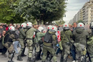 Επεισόδια στη συγκέντρωση διαμαρτυρίας για την ομιλία του Κασιδιάρη στη Θεσσαλονίκη