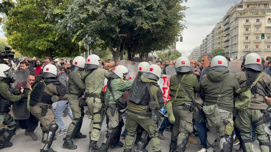 Επεισόδια στη συγκέντρωση διαμαρτυρίας για την ομιλία του Κασιδιάρη στη Θεσσαλονίκη