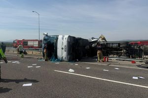 Τραγωδία στην Τουρκία: Τουλάχιστον 11 νεκροί και 27 τραυματίες έπειτα από σφοδρή σύγκρουση λεωφορείου με νταλίκα