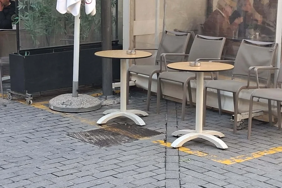Τα «πάνω-κάτω» στην εστίαση από την αύξηση των αποστάσεων ανάμεσα στα τραπεζοκαθίσματα