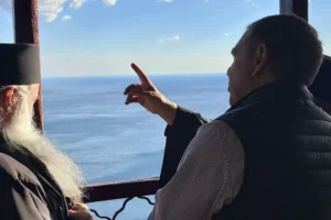 Στο Άγιον Όρος ο Τσίπρας: «Ένα ταξίδι στο βαθύτερο νόημα της ανθρώπινης ύπαρξης»