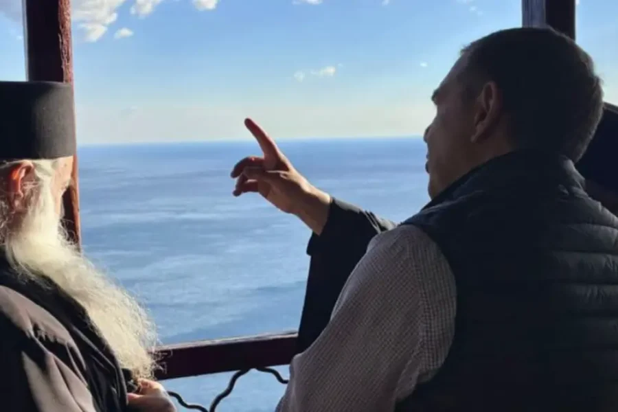 Στο Άγιον Όρος ο Τσίπρας: «Ένα ταξίδι στο βαθύτερο νόημα της ανθρώπινης ύπαρξης»