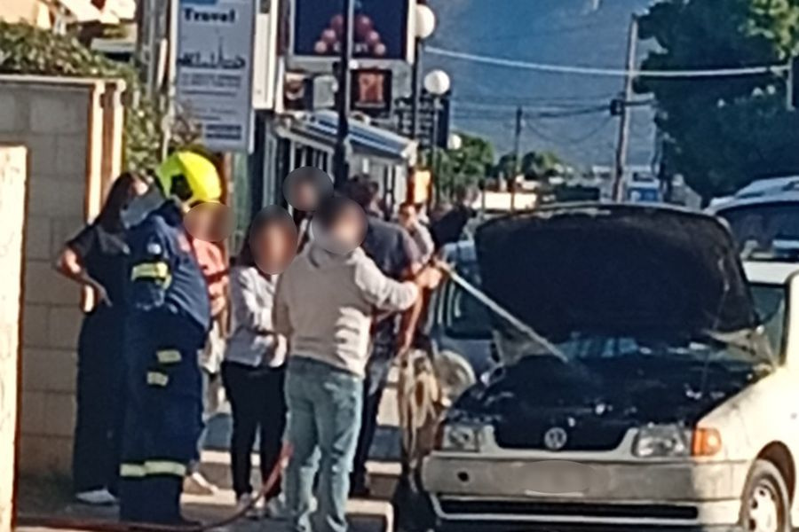 Φωτιά στον κινητήρα αυτοκινήτου στα Κουνουπιδιανά Χανίων