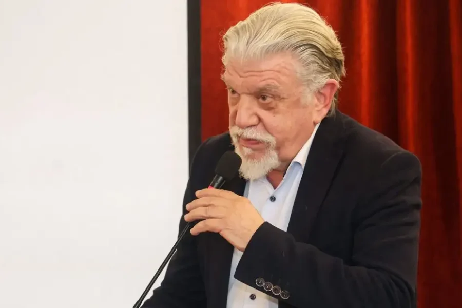 Γιάννης Βούρος: «Εφημερίδα είχε γράψει ότι το παιδί μου είναι τέρας οπότε τον πήρα σαν βρέφος και τον πήγα στη δημοσιογράφο»