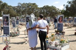 Στο Ισραήλ, ενός λεπτού σιγή σε τοποθεσίες όπου επιτέθηκε η Χαμάς πριν από τρία χρόνια