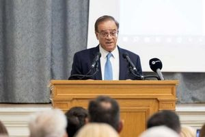 Γκίκας Χαρδούβελης: Ο Μίνως Ζομπανάκης, ξεκίνησε από τις Καλύβες Χανίων και άλλαξε τη διεθνή τραπεζική
