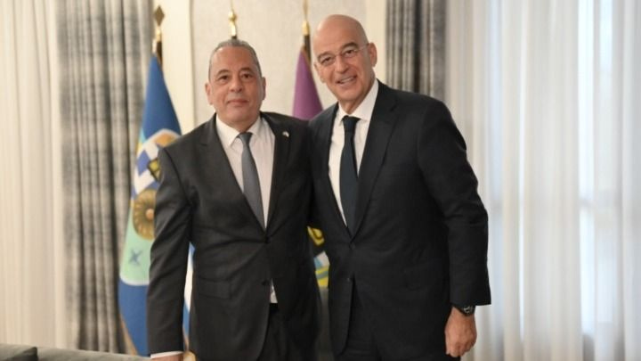 Συνάντηση Νίκου Δένδια με τον υπουργό Άμυνας της Κυπριακής Δημοκρατίας
