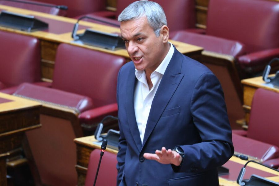 Παραιτήθηκε από βουλευτής ο Χάρης Μαμουλάκης και προσχωρεί στην ΕΛΑΣ
