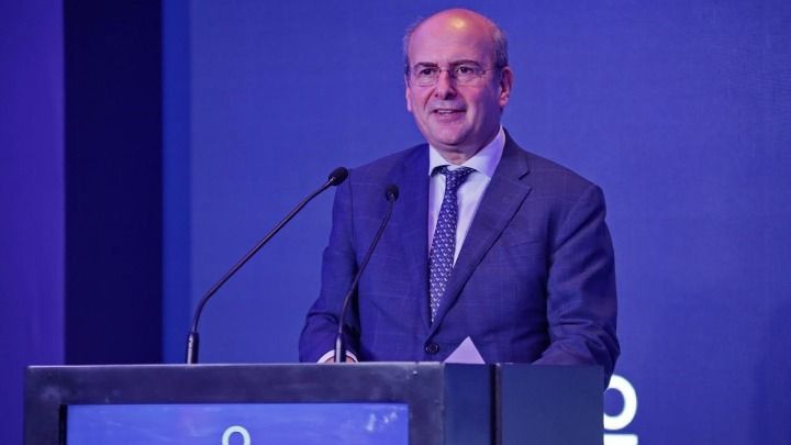 Κωστής Χατζηδάκης – Investopia Mediterranean: Συνεργασία με τα ΗΑΕ στην ενέργεια, το εμπόριο, την τεχνητή νοημοσύνη